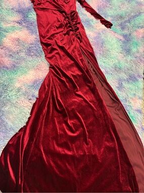 Elegant Burgundy Velvet Ruched Side-Slit Women's Dress